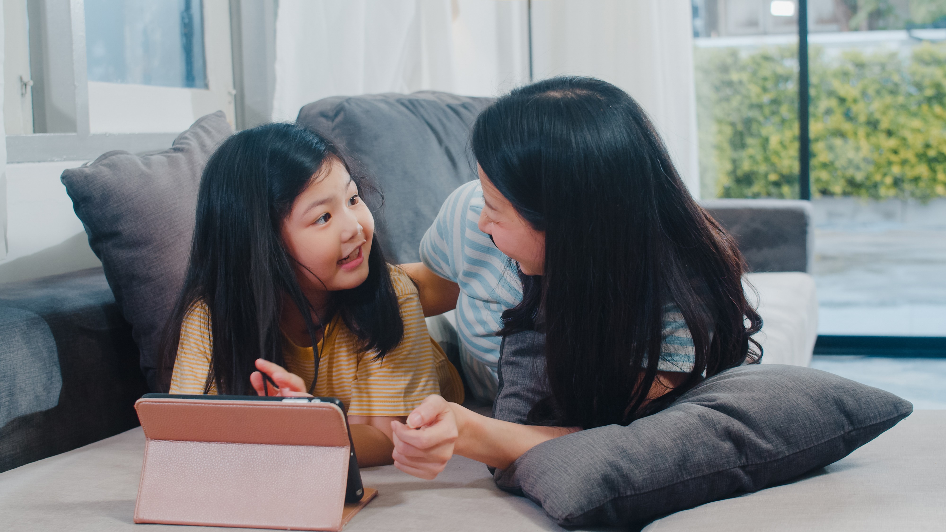 deep talk dengan anak, cara ngobrol dengan anak, komunikasi dengan anak, membangun kedekatan dengan anak, Bunda, si Kecil